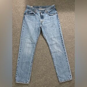 LEVI’S STRAIGHT LEG JEANS